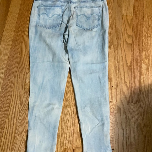 Levi’s Denim Capris - Picture 3 of 5
